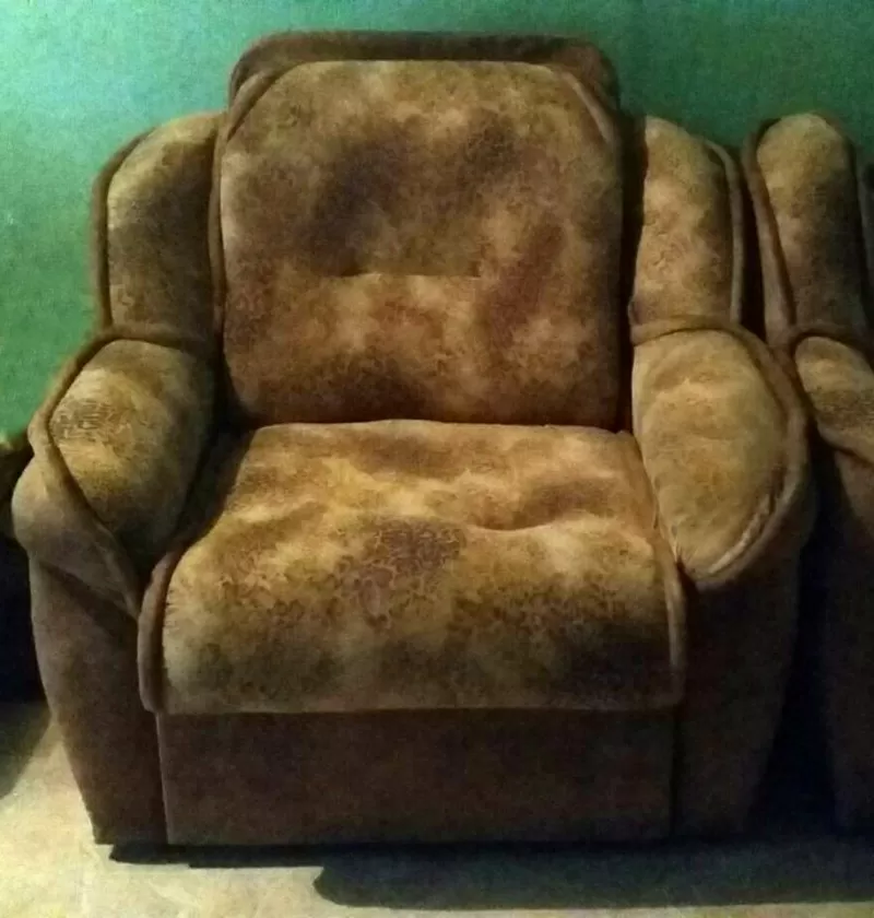 Продам диван и два кресла 3