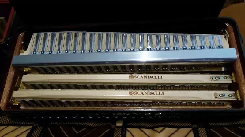 Современный,  стандартный кнопочный аккордеон(баян) «Scandalli-Cromo-VI 2