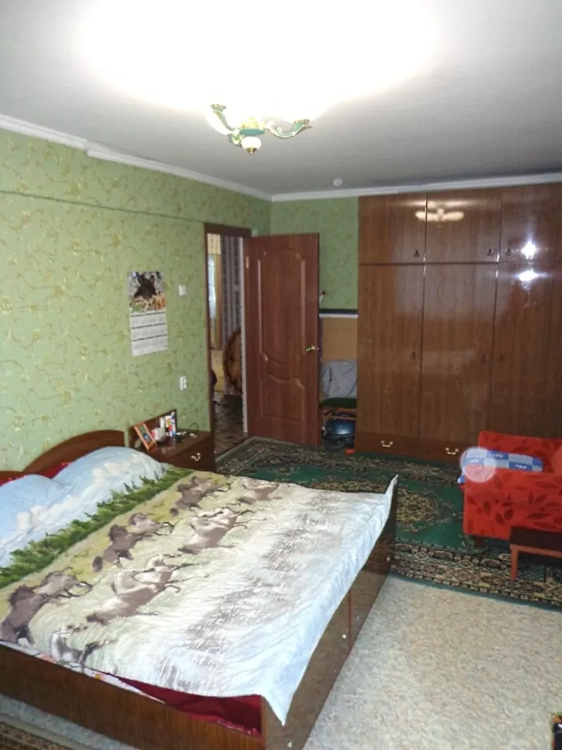 Продам трех комнатную квартиру по улице Добролюбова 18