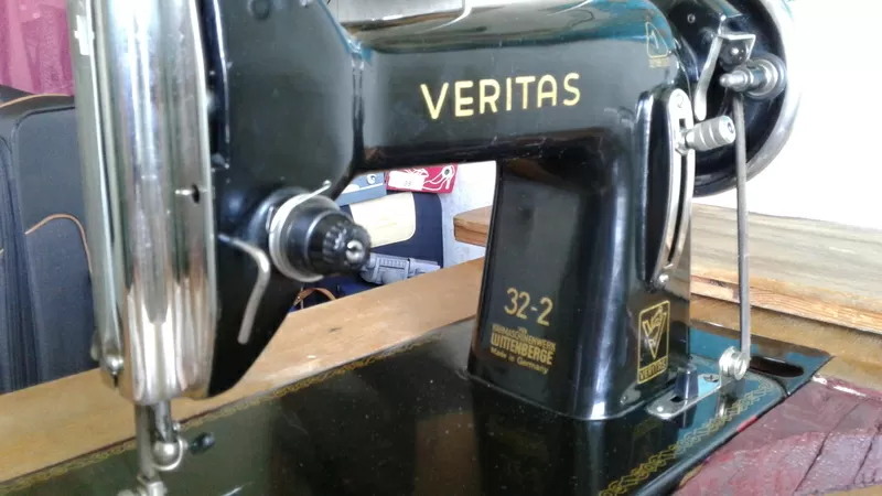 продаем ножную немецкую швейную машинку VERITAS