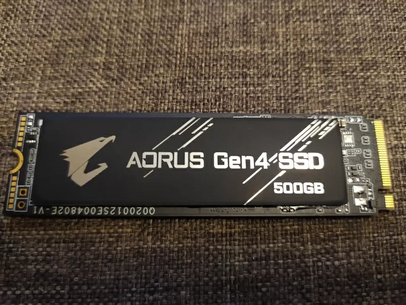 Продам новый SSD-500 гб. диск Gigabyte  3